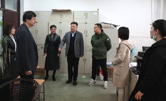 公司党委副书记梁云鹤来全球最大顶级体育平台走访调研员工工作